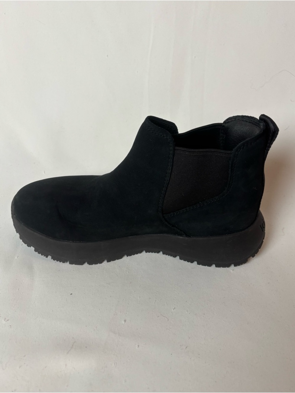 Kizik Toronto Chelsea Boot Black Suede  Unisex Men’s 6 Women’s 7.5